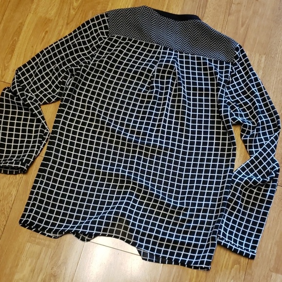 Greylin b/w windowpane button down blouse - Picture 4 of 4